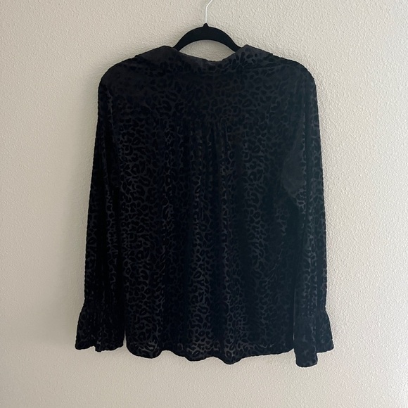 Soft Surroundings button up black velvet leopard blouse size medium - Picture 7 of 7